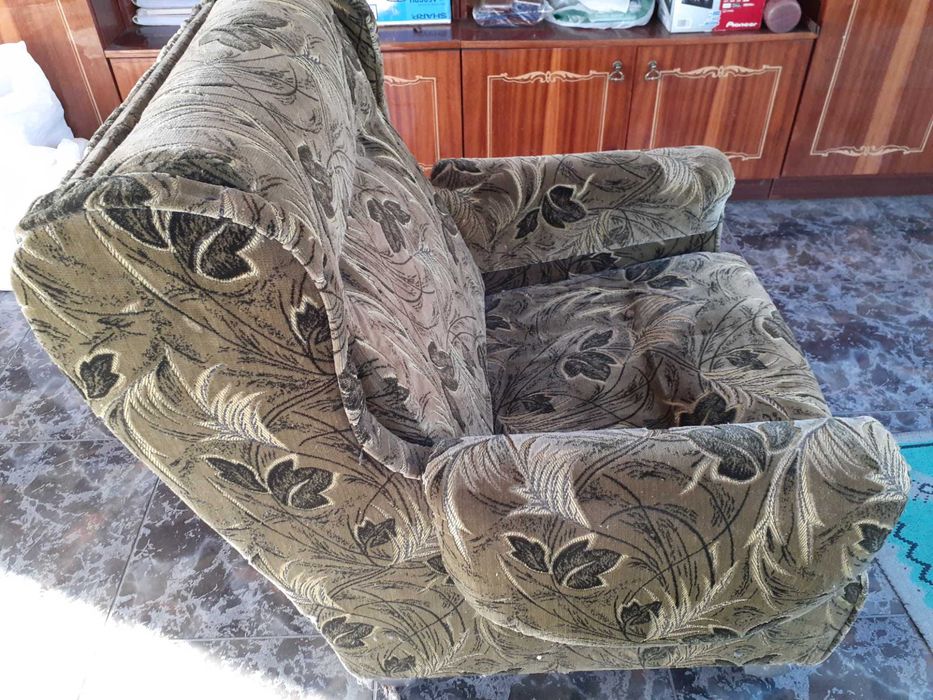 М'ягке та зручне крісло на дачу