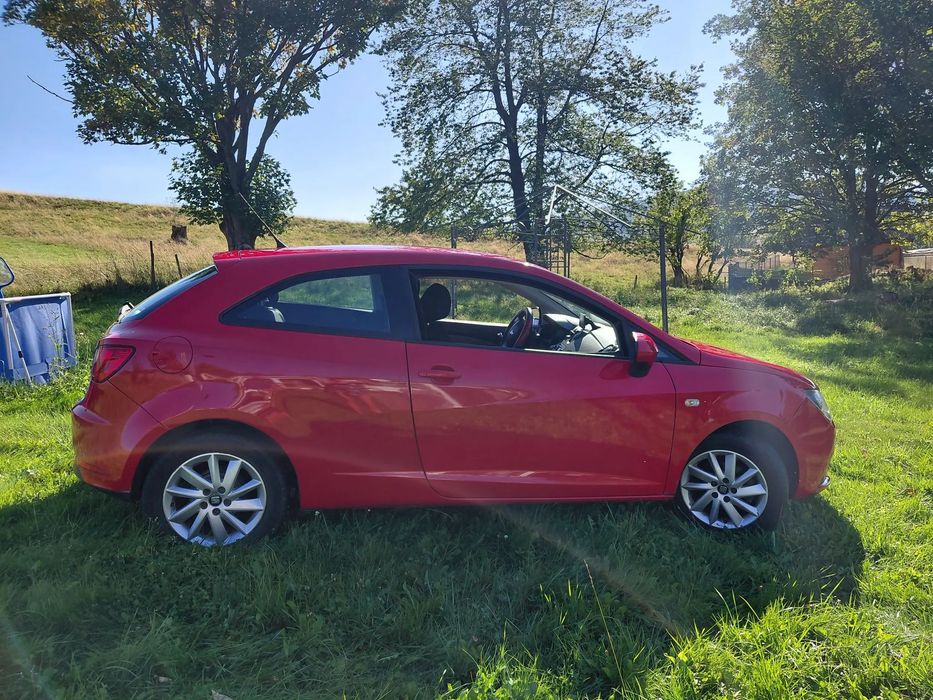 Seat Ibiza Kompaktowy samochód z 2014 roku
