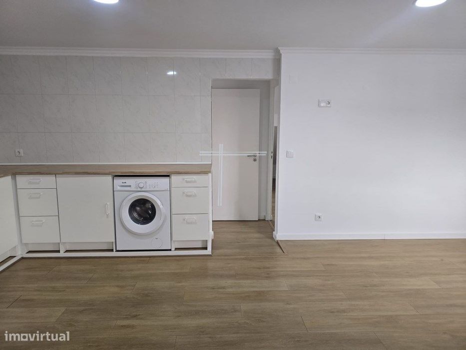 Moradia isolada T4 de arquitetura tradicional - Aroeira