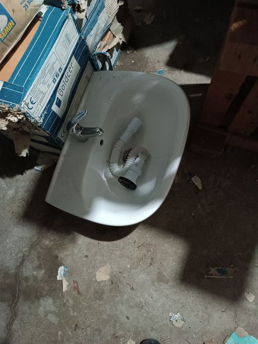 Bathroom Ware487813779796807681