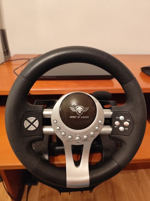 Volante com patilhas e pedais