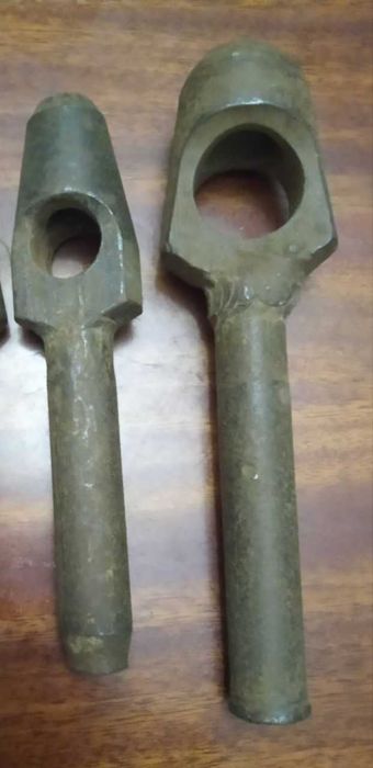 Зубило, пробойники, резец, точильный круг.