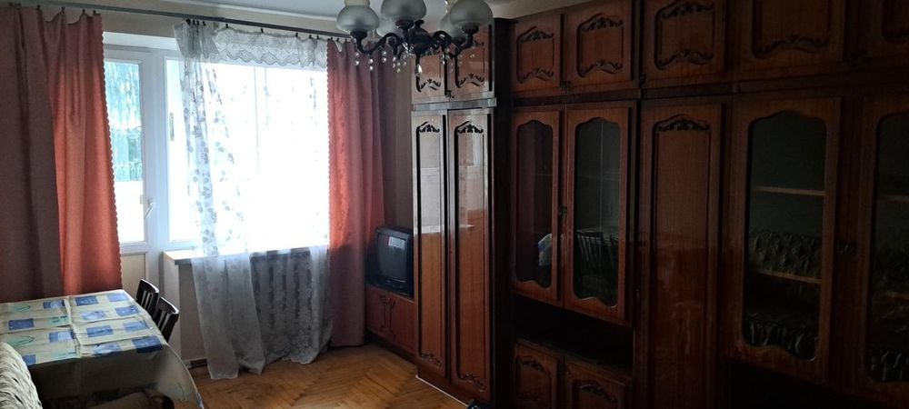 Оренда двокімнатної квартири на Космонавтів.