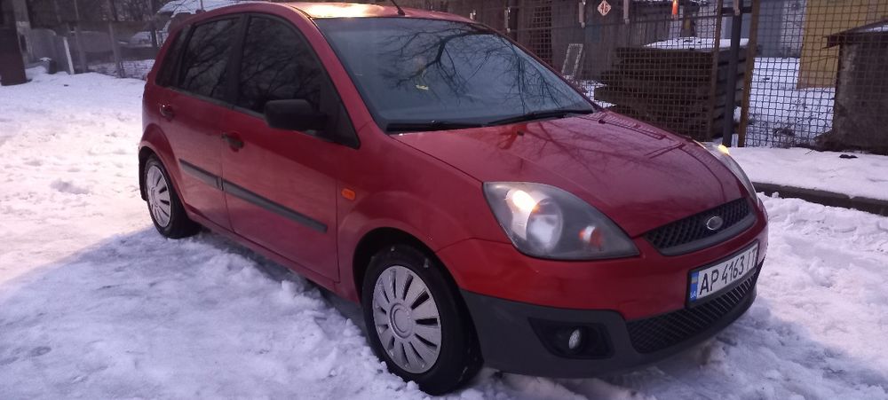 Ford Fiesta 1.4л. Автомат. Газ-бенз