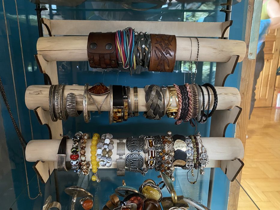 Stojak na bransoletki, ekspozytor na biżuterie, drewniany