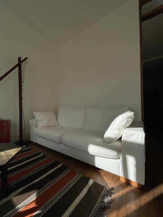 Sofá feito à medida de 3 lugares (222x94cm)