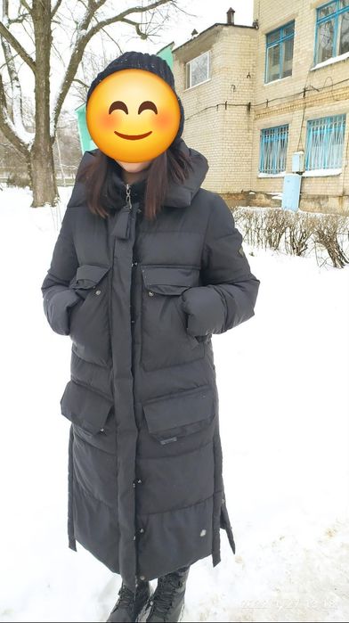 Длинный черный пуховик