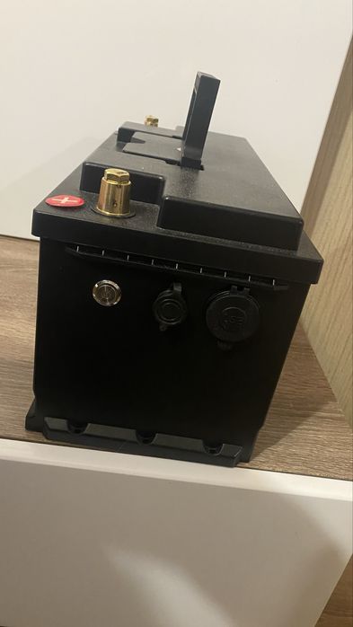 Акамулятор LiFePO4 12v/100Ah 12B з арядкою та инвертор на 2.2 кВт