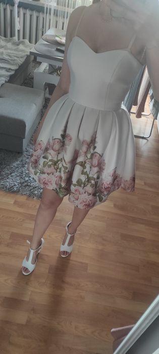 Sukienka 36 /s w kwiaty pretty women róże biała rozkloszowana