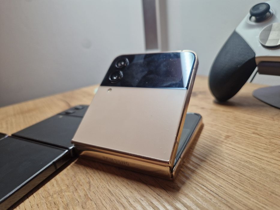 Samsung Galaxy Z Flip 2,3 деталі