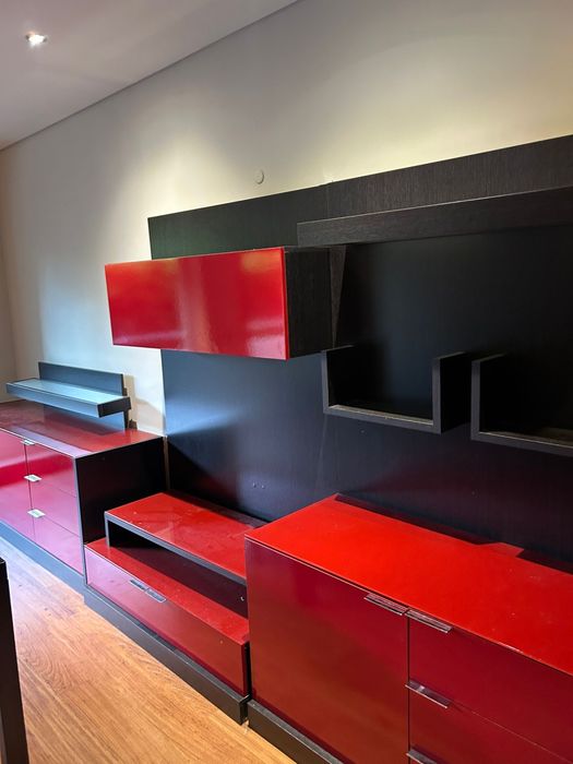 Mobilia de sala vermelha