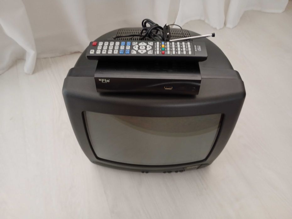 Televisor a cores CRT de 14 polegadas com Box.