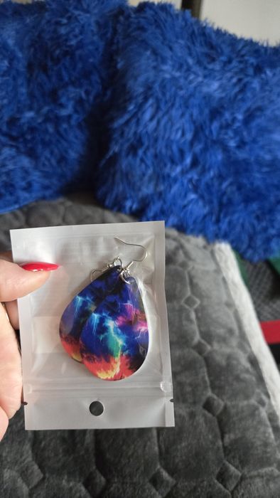 Kolczyki akrylowe dwustronne.