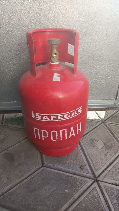 Газовий балон 12 л
 Заправлено 4.5 літри газу
 2500 грн