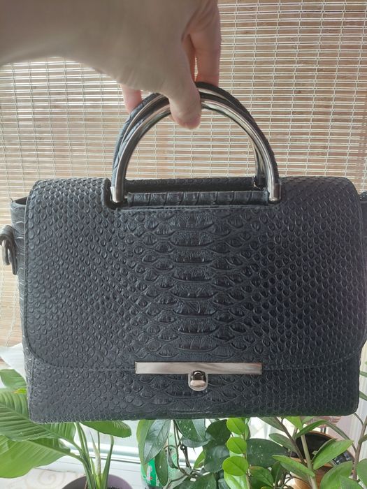 Сумка  для офиса , школа , университет кожаная чёрная