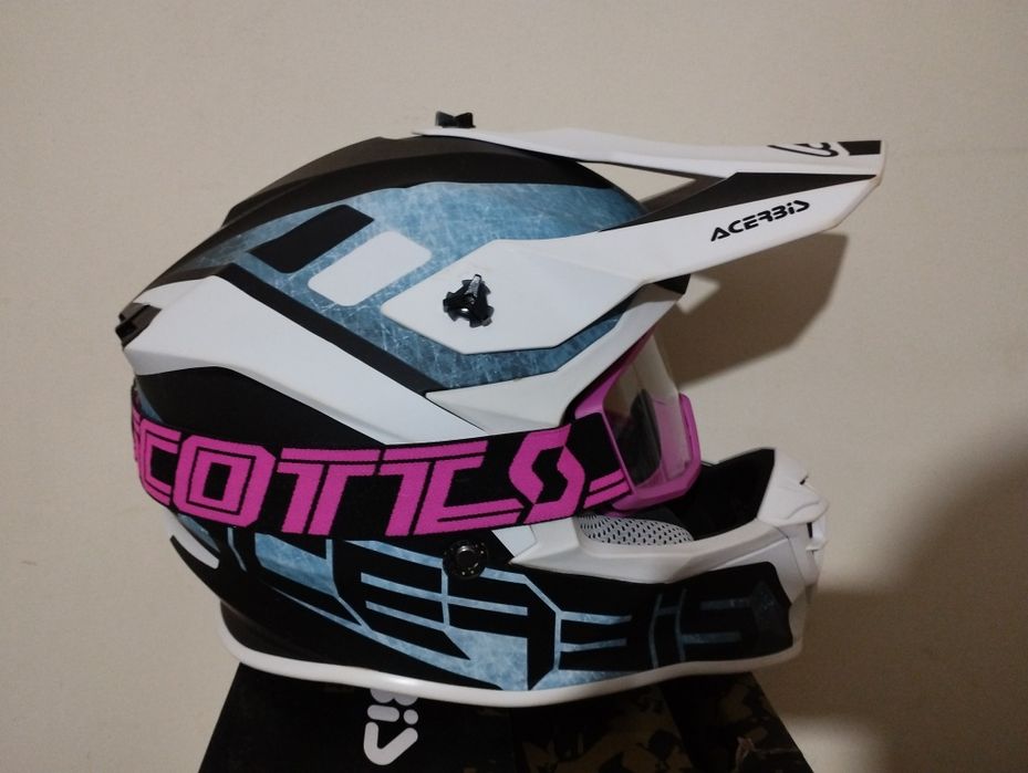 Capacete Acerbis e óculos Scott junto ou separado
