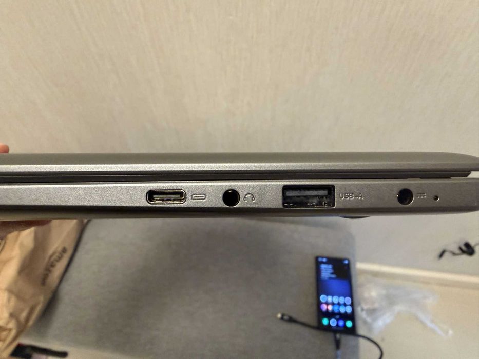 Crowview Note lapdock - ekran z klawiaturą i touchpad w formie laptopa