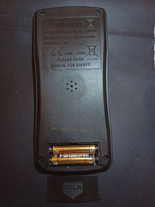 Multímetro Digital/Digital Multimeter