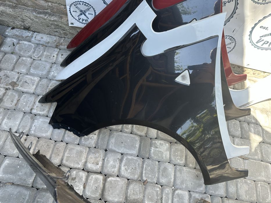 Крило переднє ліве праве Mitsubishi Colt Z30 2008-2012 Рестайлінг