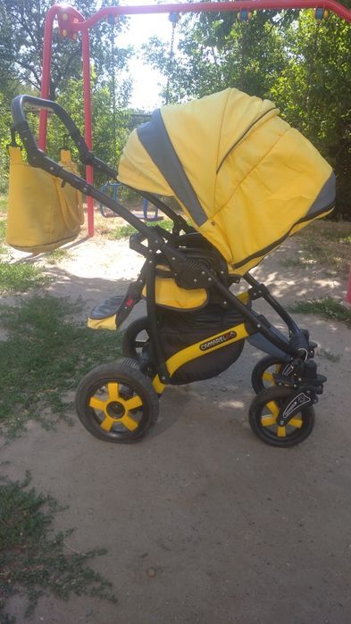 Продаємо дитячу колесницю