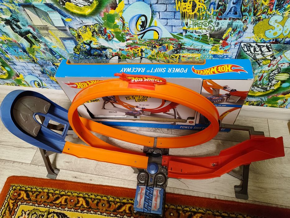 Продам hot wheels raceway