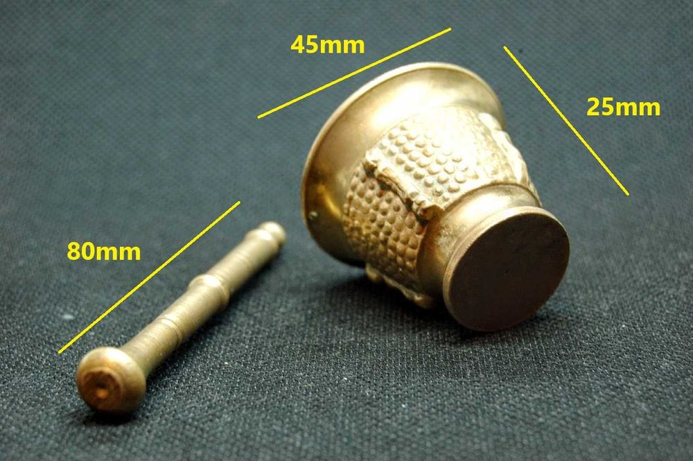 Almofariz vintage com pilão miniatura em bronze