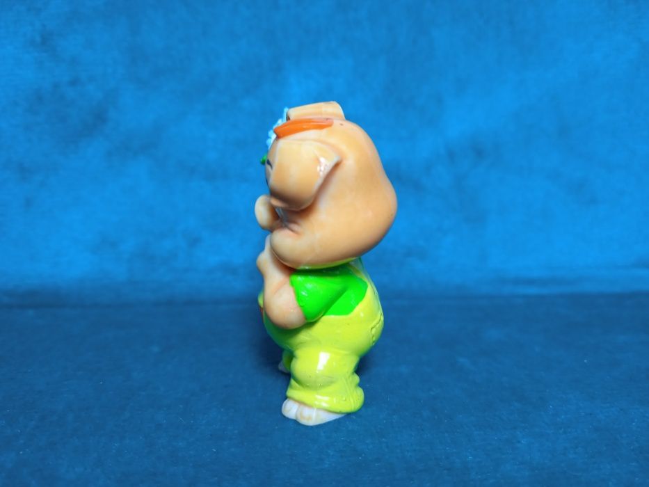 Фигурка киндер из коллекции свинки 2000 г