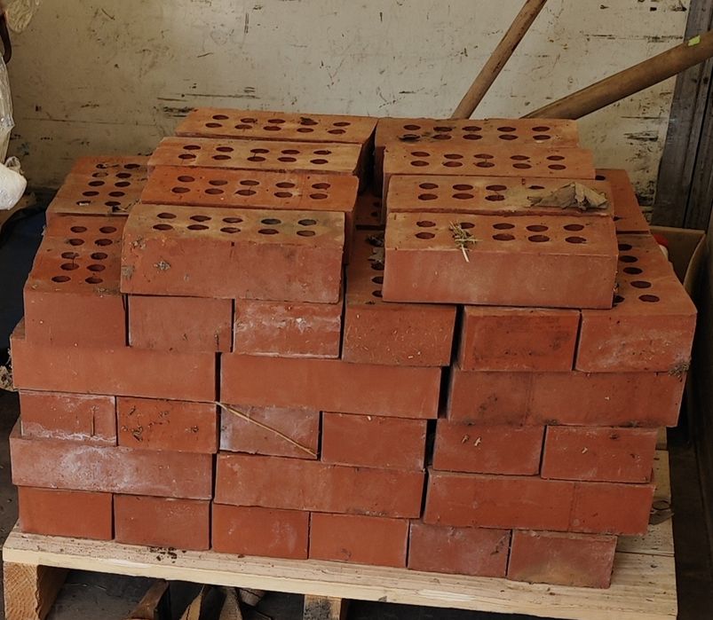 Cegła dziurawka 230 sztuk
