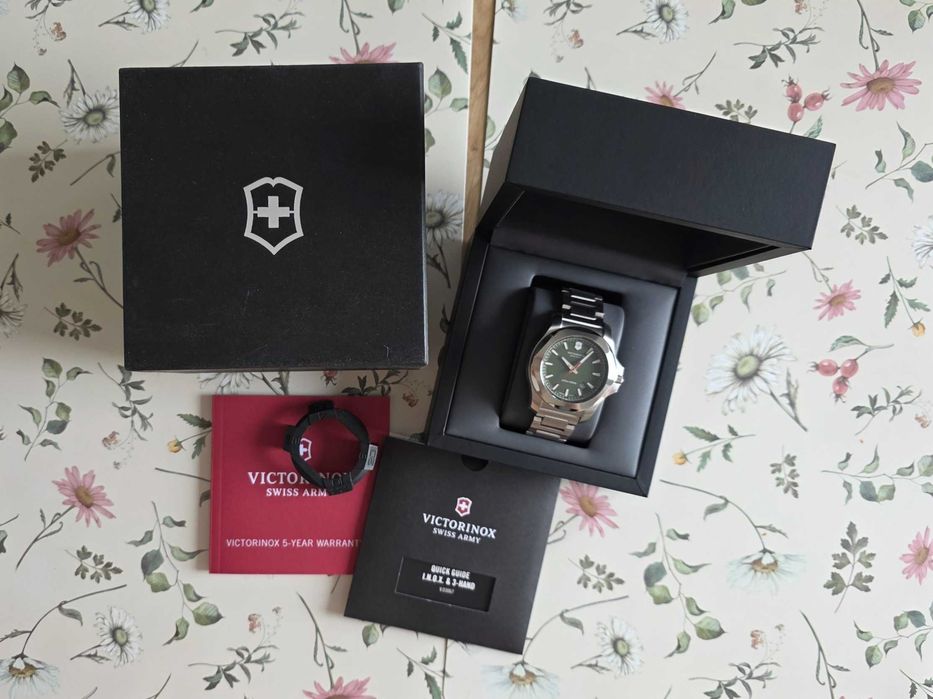 Victorinox I.N.O.X. 241725.1 - zielona tarcza
