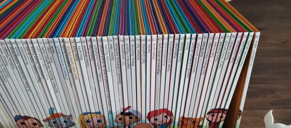 Kolekcja Hachette - opowiadajki 80 książek figurki i dwa glosniki