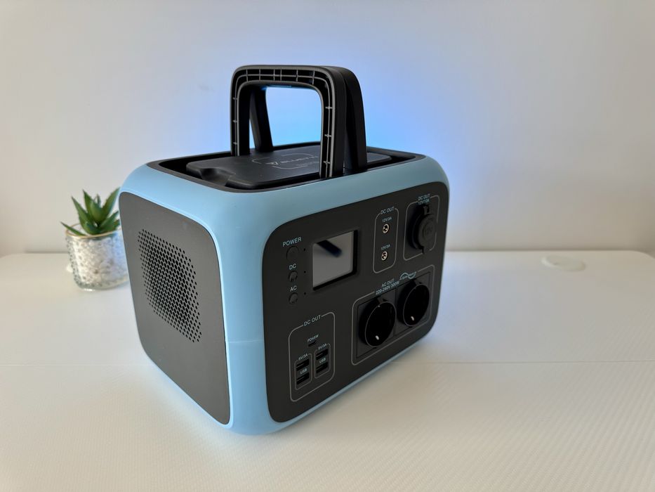 BLUETTI AC50S — портативна електростанція