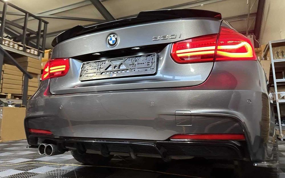Lotka klapy bagażnika SPOILER M4 STYLE Czarny SPOJLER DLA BMW F30