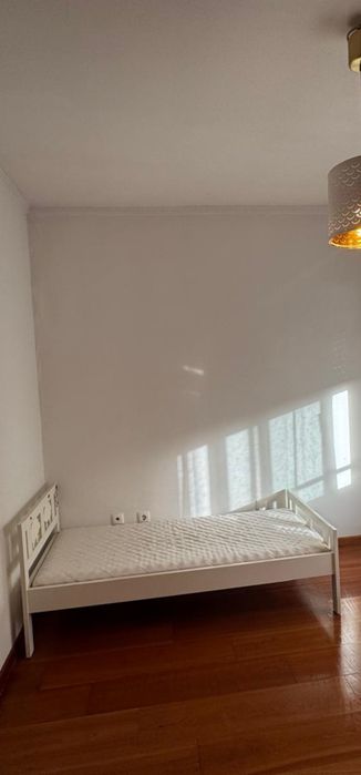 Cama infantil IKEA + colchão – 30 €