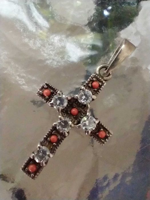 Wisior krzyż srebro 925 koral rękodzieło artystyczne krzyżyk