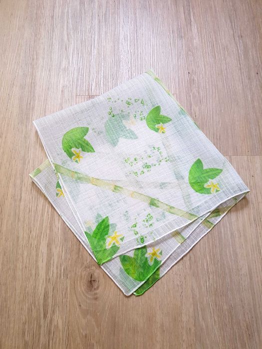 Delikatna apaszka w kwiaty