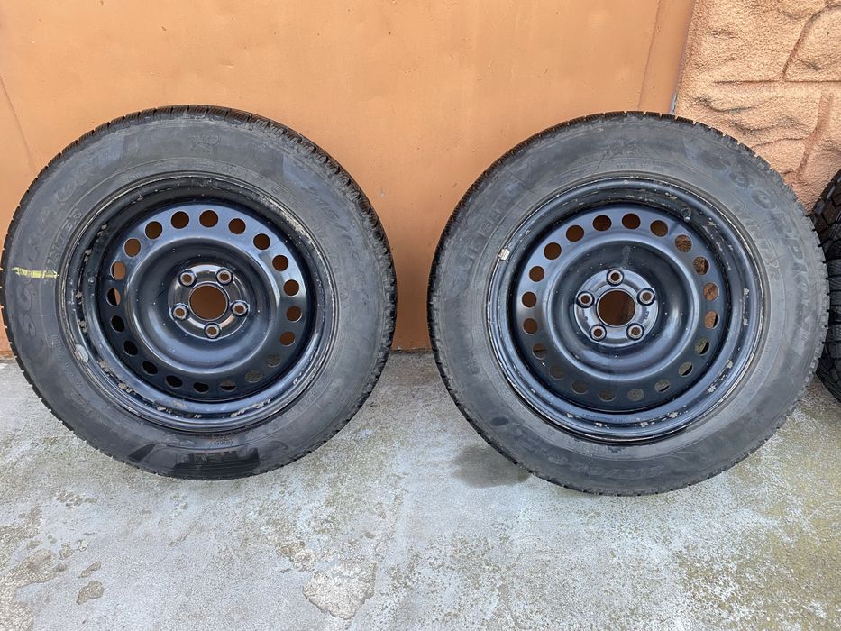 Зимові шини Pirelli Scorpion з дисками 215/65 R17.