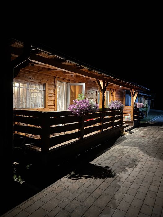 Domki nad jeziorem* Prywatna plaża * Pole namiotowe* Camping*