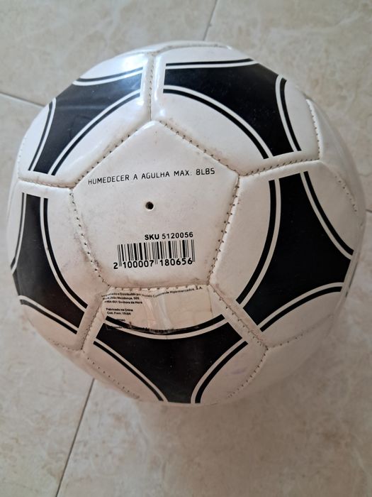 Bola de cor preta e branca