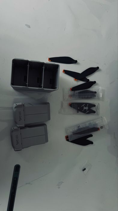 02 baterias drone dji mini 03 pro + caixa e acessorios