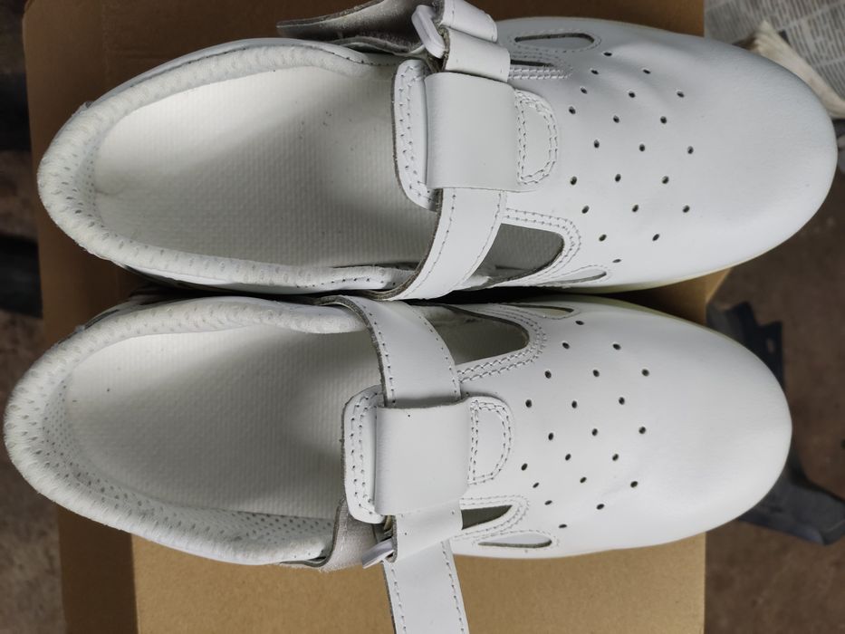 Sprzedam nowe obuwie.