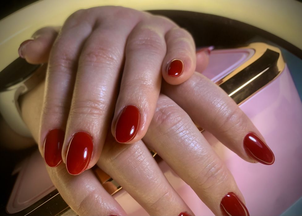 Нарощення нігтів,гель лак.