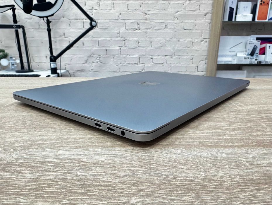 Ноутбук Apple MacBook Pro 13 2020 16RAM 512ssd