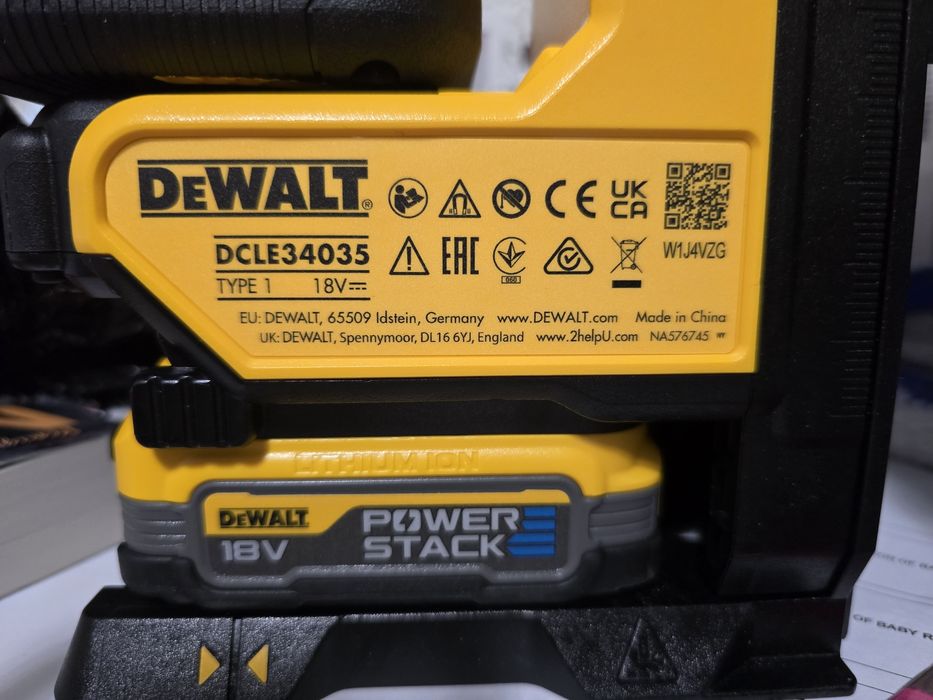 Samopoziomujący laser trzywiązkowy DeWALT DCLE 34035 z baterią, nowy