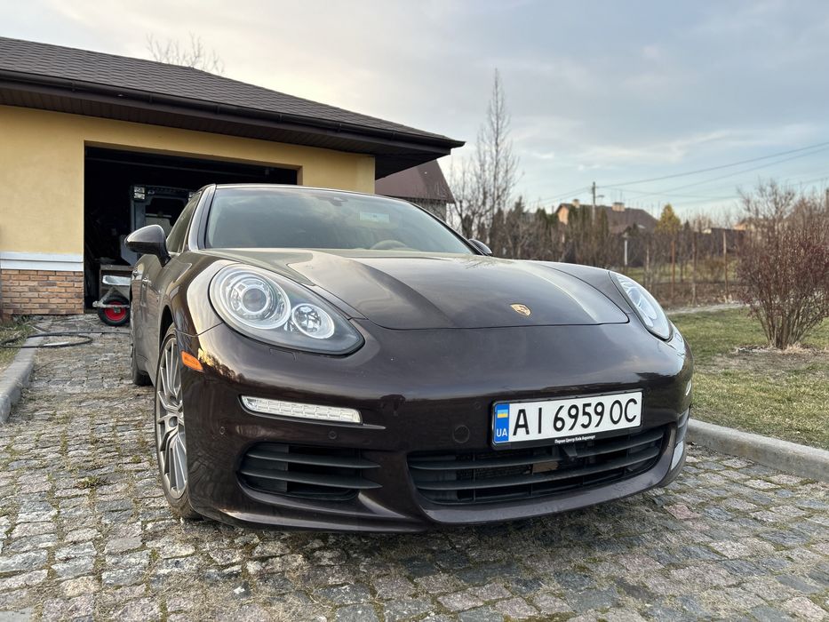В продажі шикарний Porsche Panamera S (гібрід)