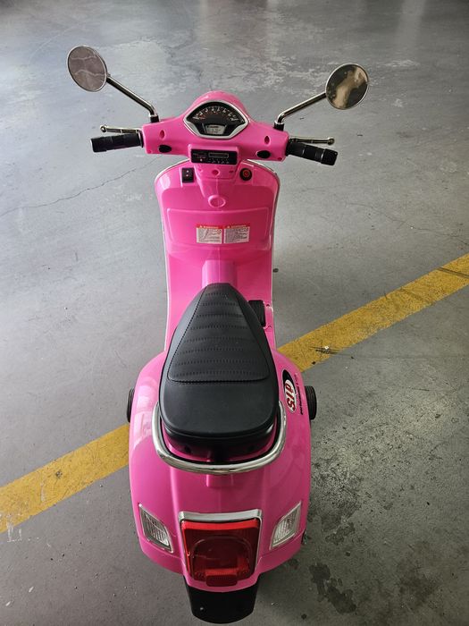 Vespa elétrica de Criança.