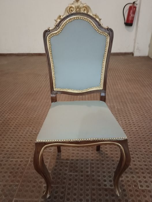 Cadeira vintage totalmente remodelada e estofada