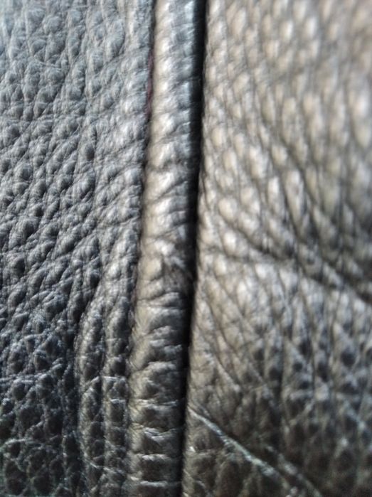 Продам мужскую кожаную куртку.На теплой подкладке.Большой размер.