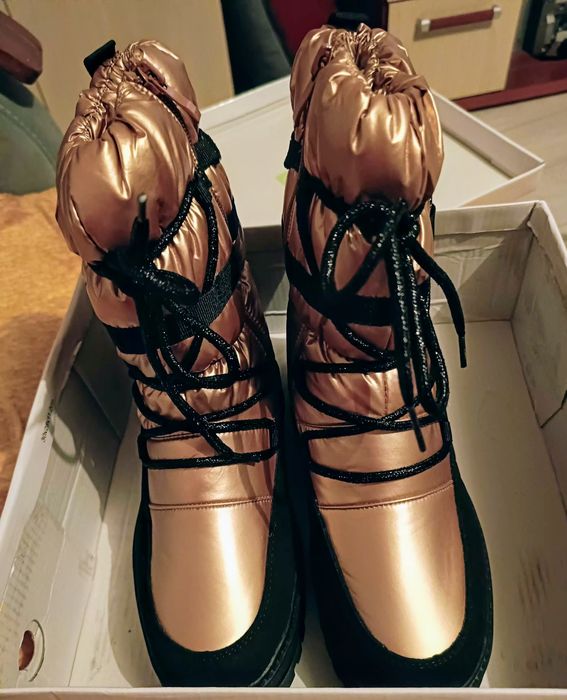 Buty  sniegowce .
