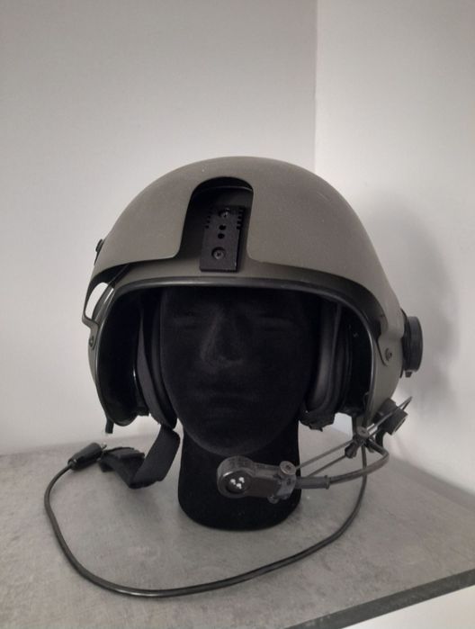 Wojskowy hełm pilota śmigłowca