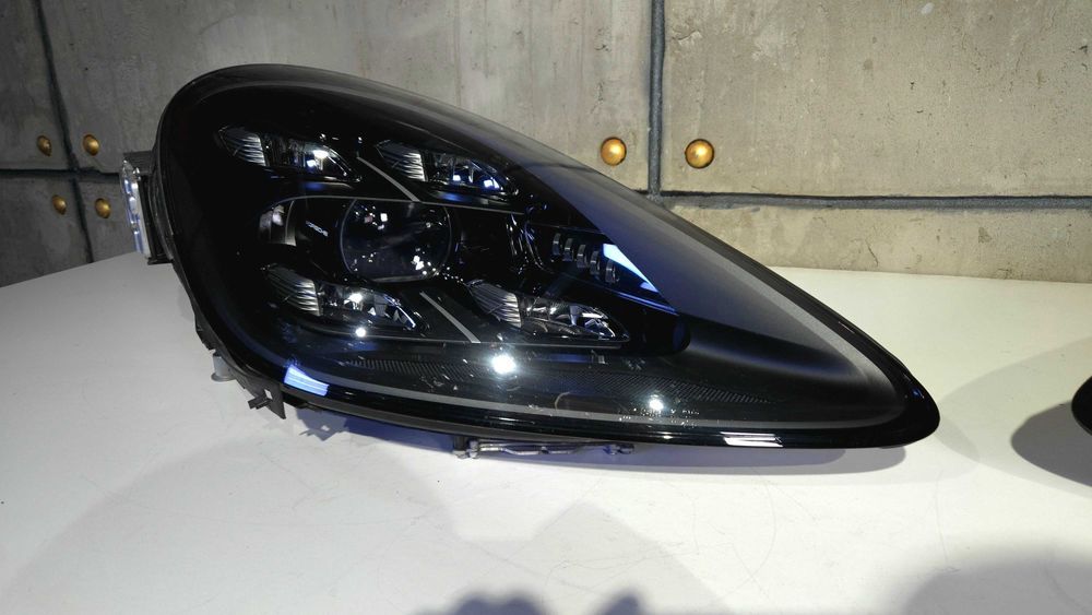 Porsche Cayenne 9Y0 фари Matrix оригінал Європа комплект порш каен